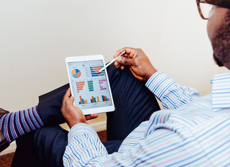 תמונת רקע למאמר זיוף עצמי